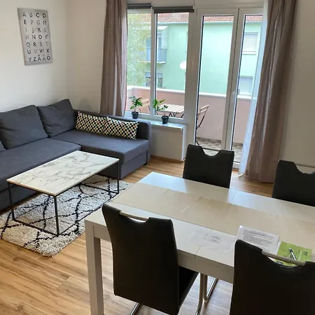 Charming Flat In A Quiet Location Апартаменты