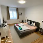 Apartament Charming Flat In A Quiet Location