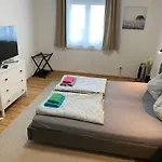 Charming Flat In A Quiet Location 그라츠