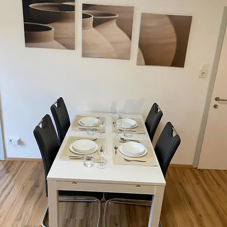 Апартаменти Charming Flat In A Quiet Location