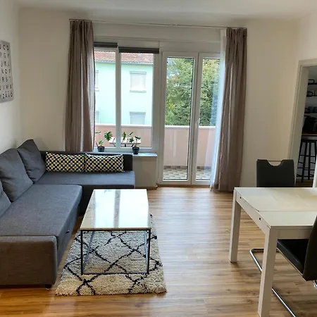 Charming Flat In A Quiet Location 그라츠