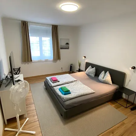 公寓 Charming Flat In A Quiet Location