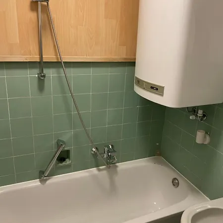 아파트 Charming Flat In A Quiet Location