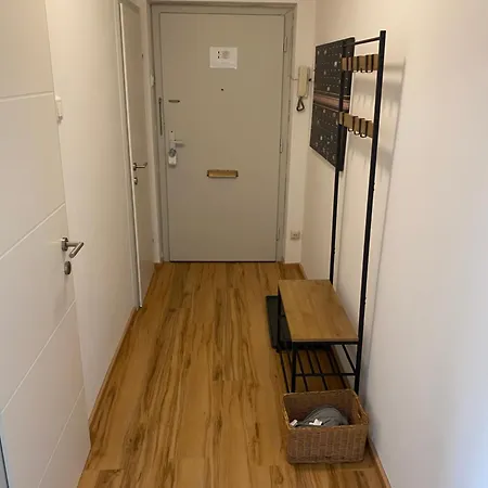아파트 Charming Flat In A Quiet Location