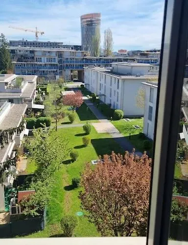 Appartement Charming Flat In A Quiet Location *